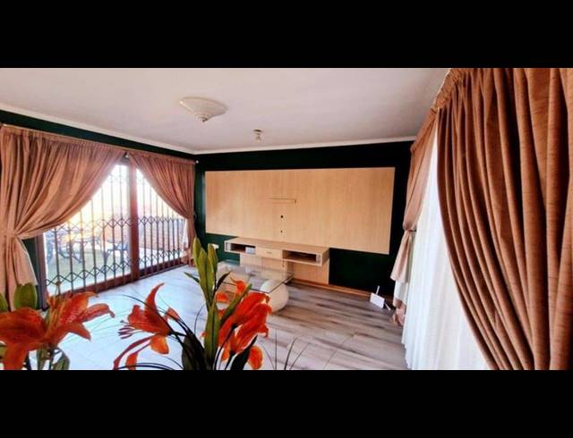 3 BEDROOM TOWNHOUSE FOR SALE IN BASSONIA